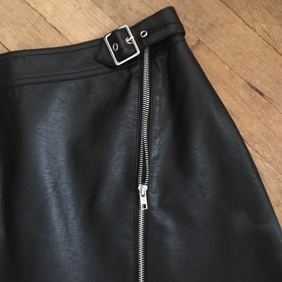 Host Pick! Punk Vegan Leather Mini w/Zipper Detail - Picture 3 of 8